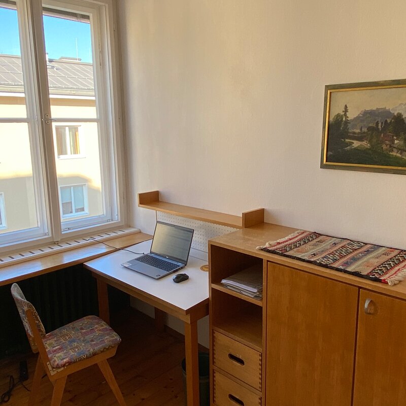 Studienzimmer mit 2. Schreibtisch