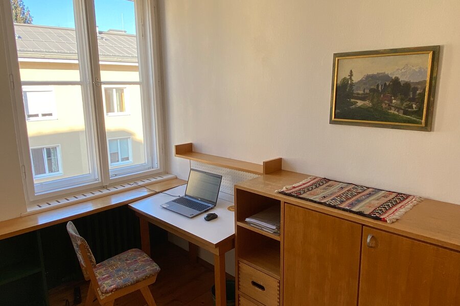 Studienzimmer mit 2. Schreibtisch