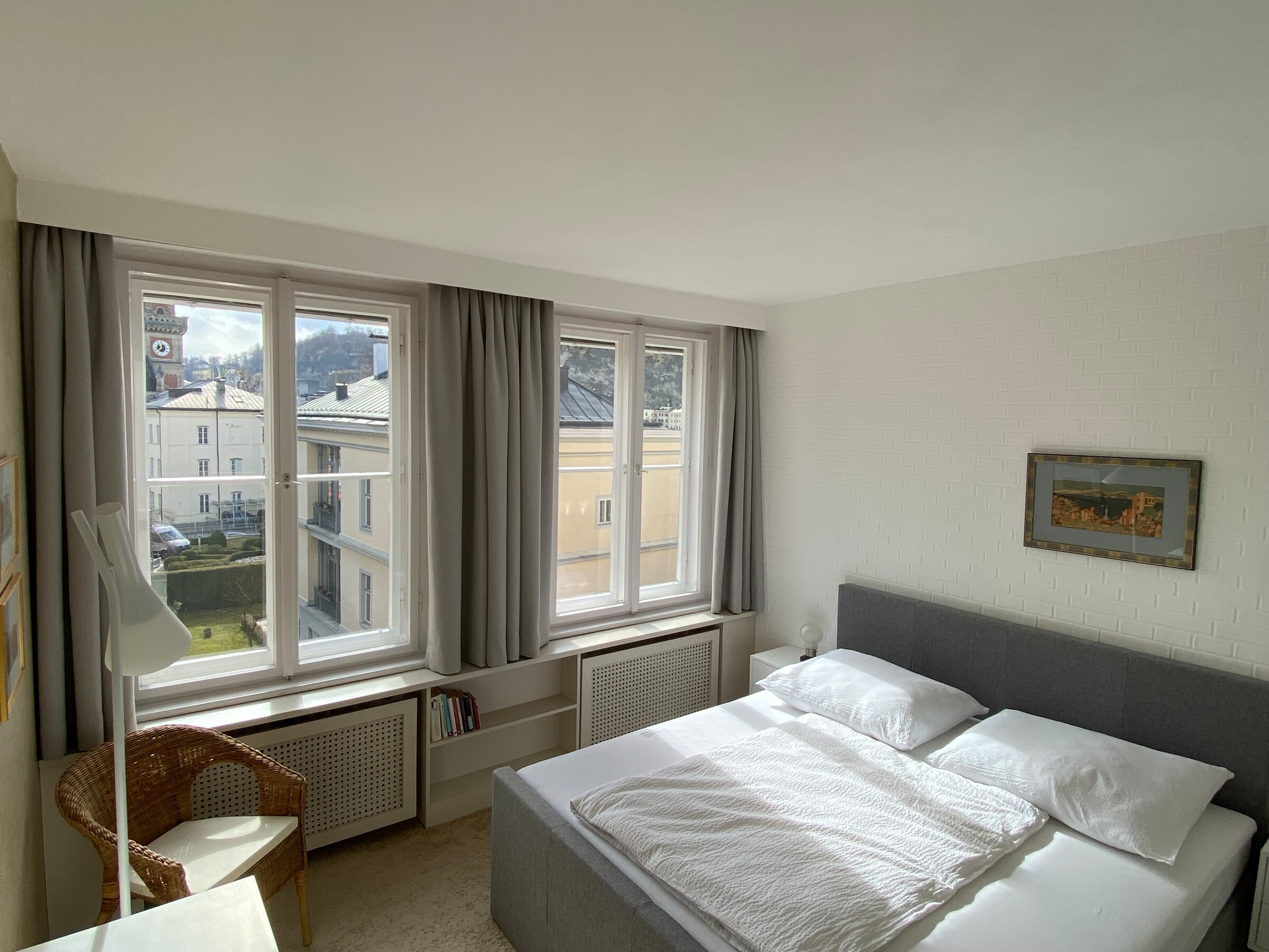 Schlafzimmer mit Doppelbett 