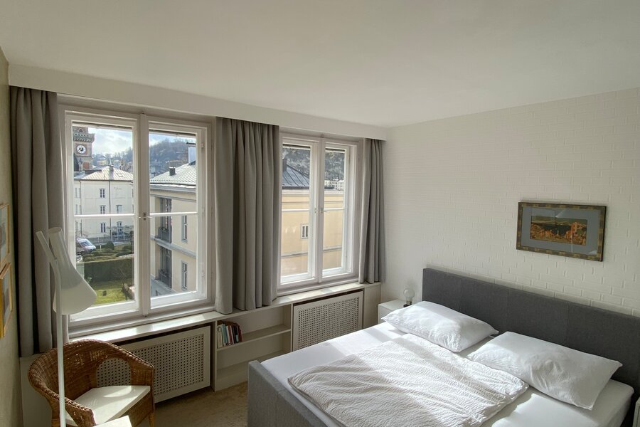 Schlafzimmer mit Doppelbett 