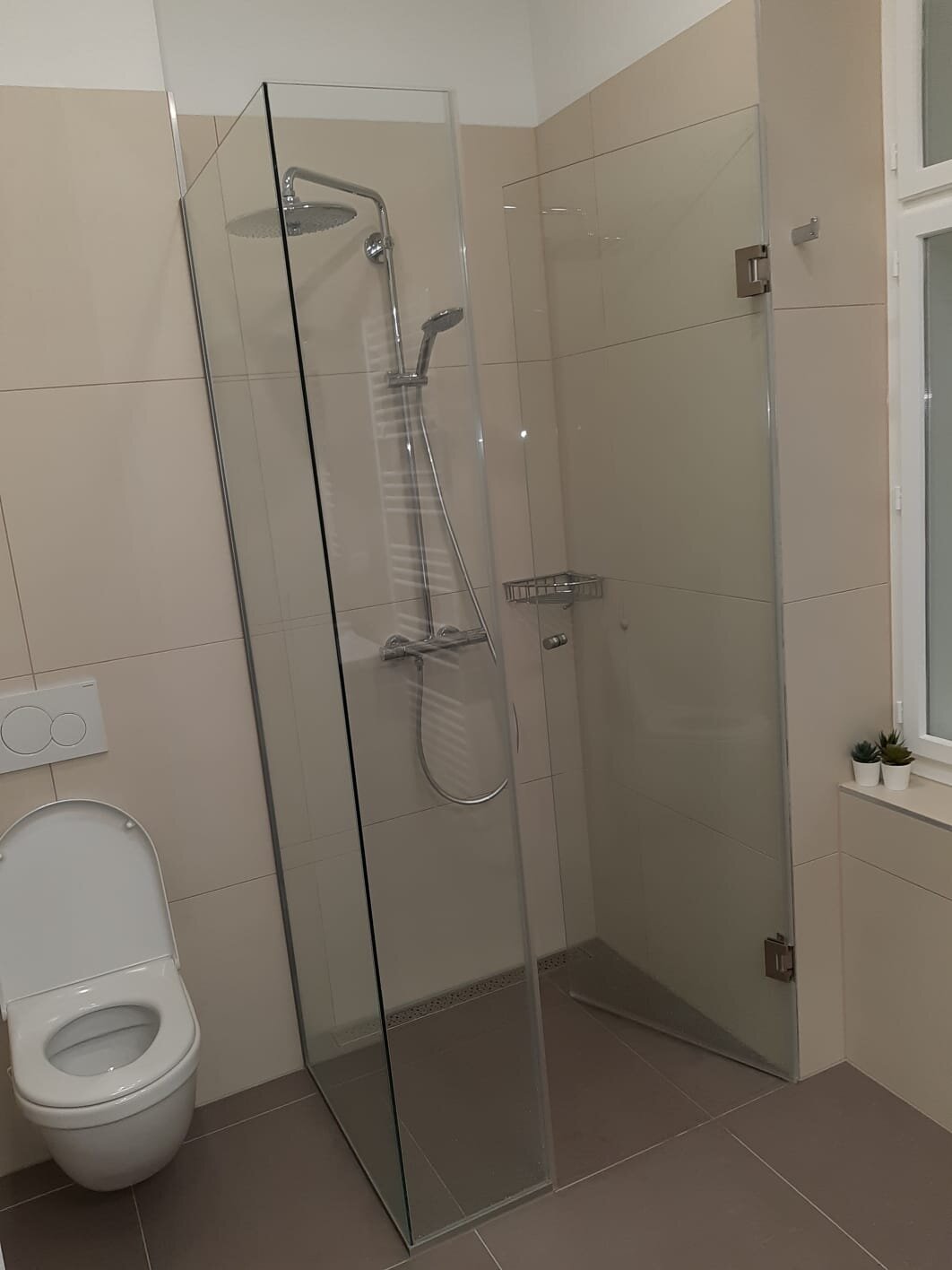 Bathroom with an shower