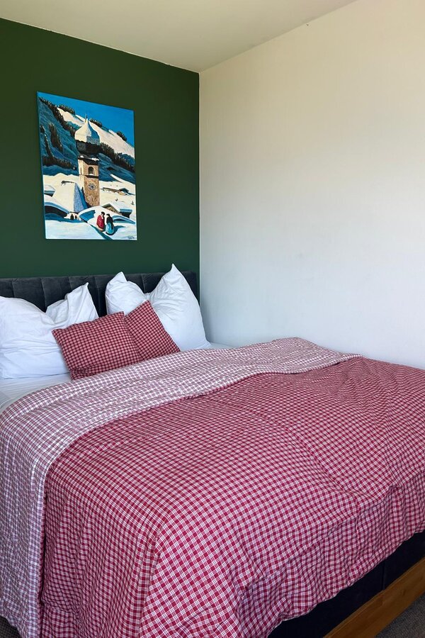 Schlafzimmer 1