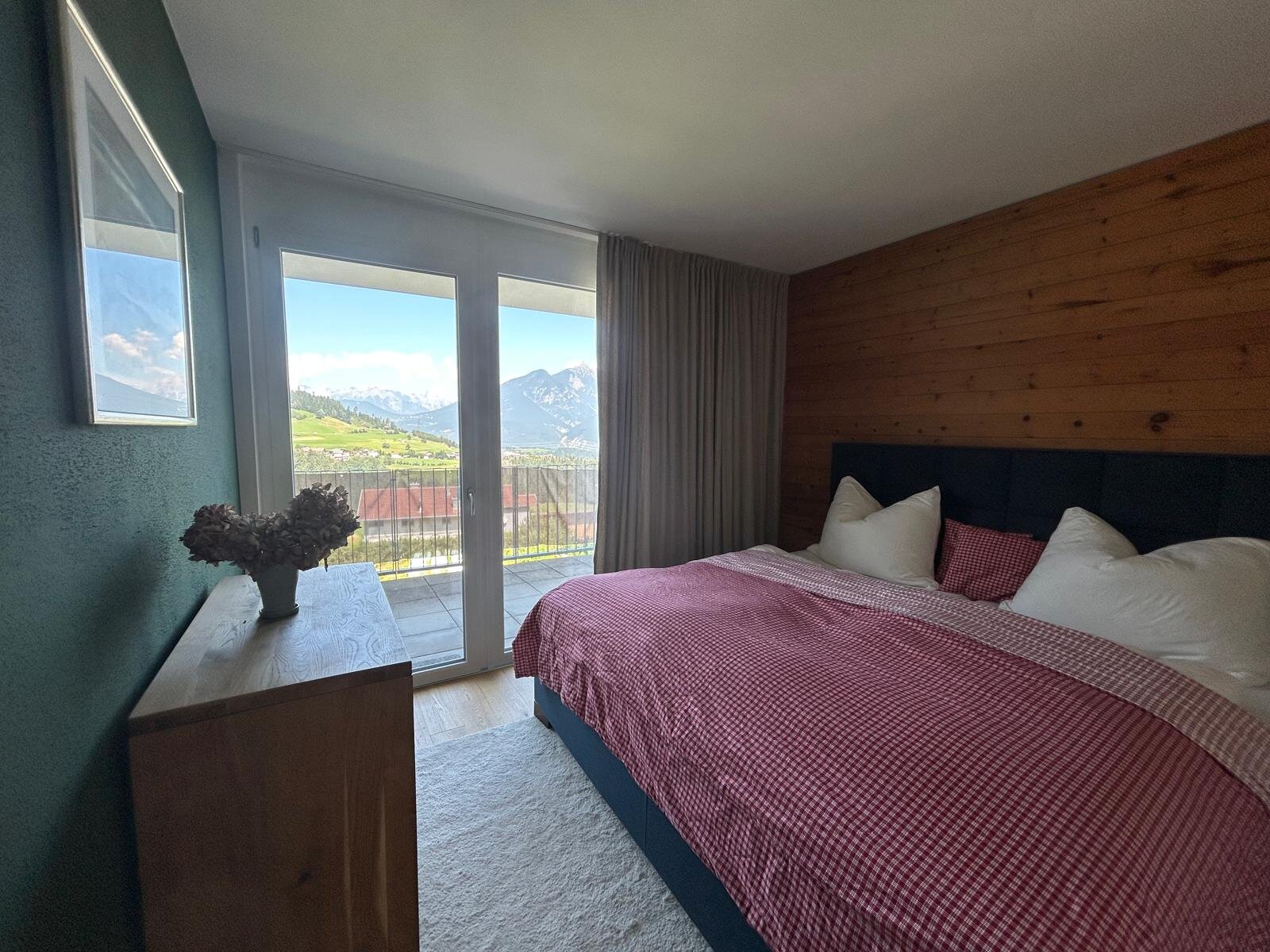 Schlafzimmer 2 mit Blick nach Norden