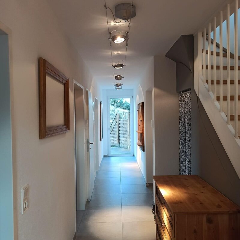 Gang mit Zugang zum Garten