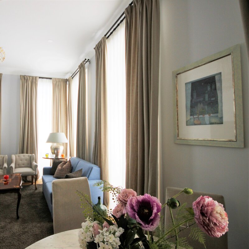 Blick ins Wohnzimmer von der Küche