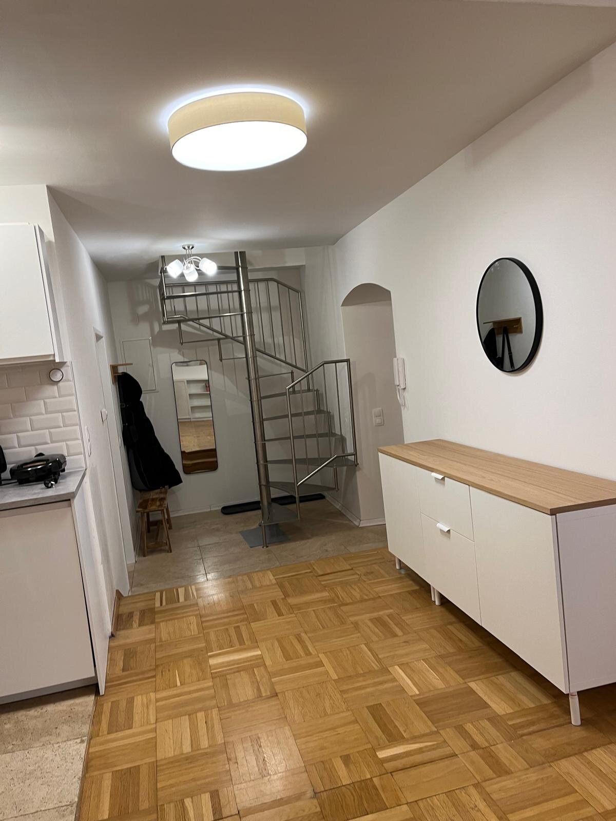  Hallway / Staircase