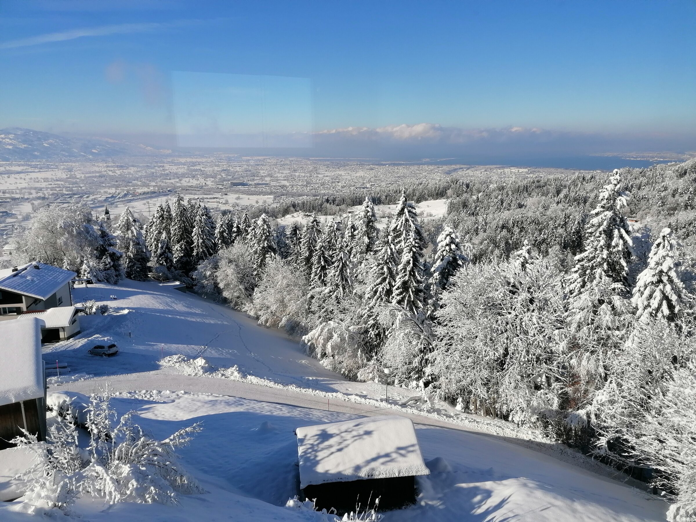 Aussicht aus dem Bad-Panoramfenster im Winter | © Isabel Pfanner