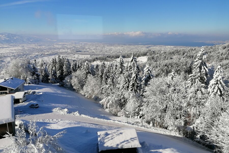 Aussicht aus dem Bad-Panoramfenster im Winter | © Isabel Pfanner