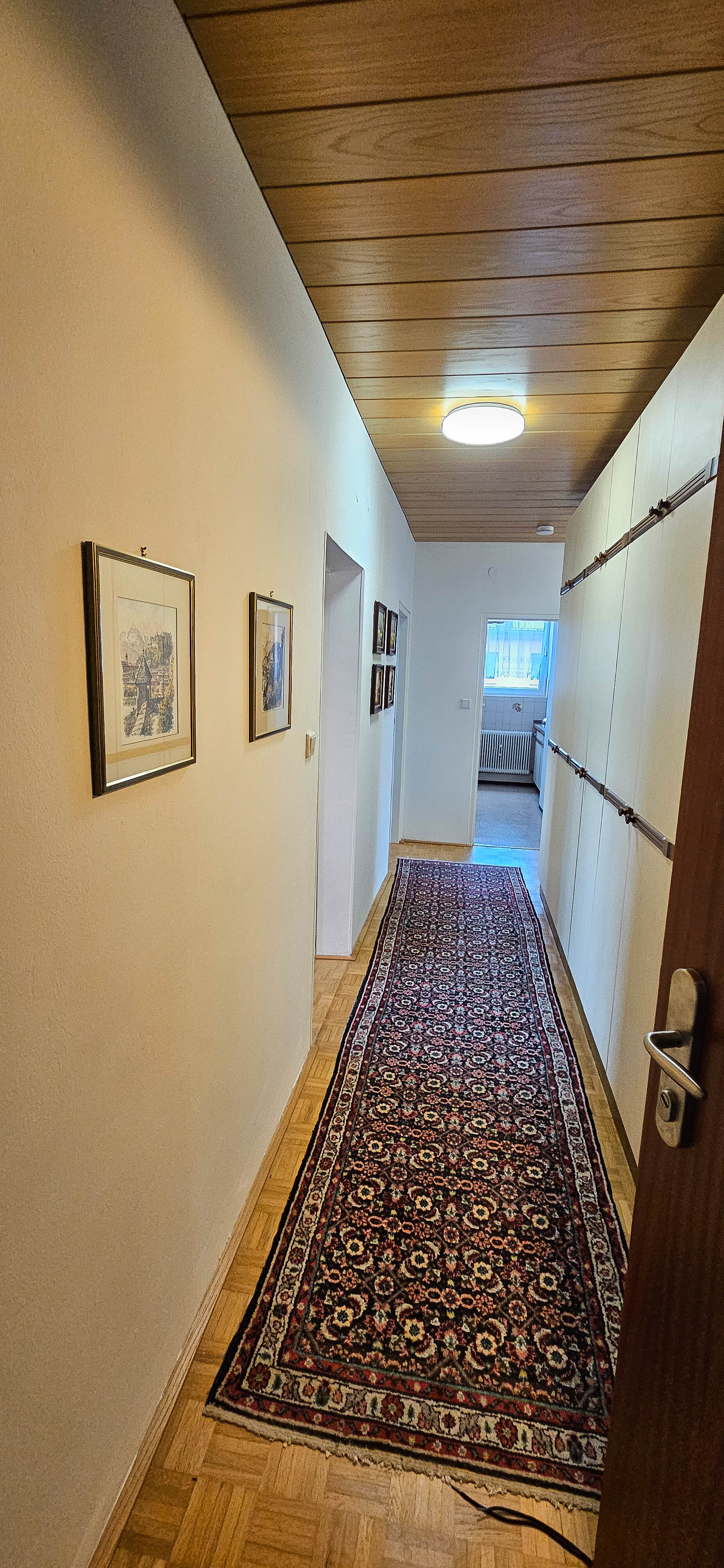 großer Vorraum mit vielen Staumöglichkeiten