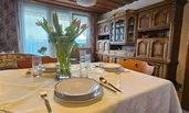 Wohnzimmer mit Essecke 