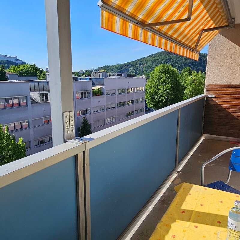 Balkon mit Blick auf die Festung Hohensalzburg