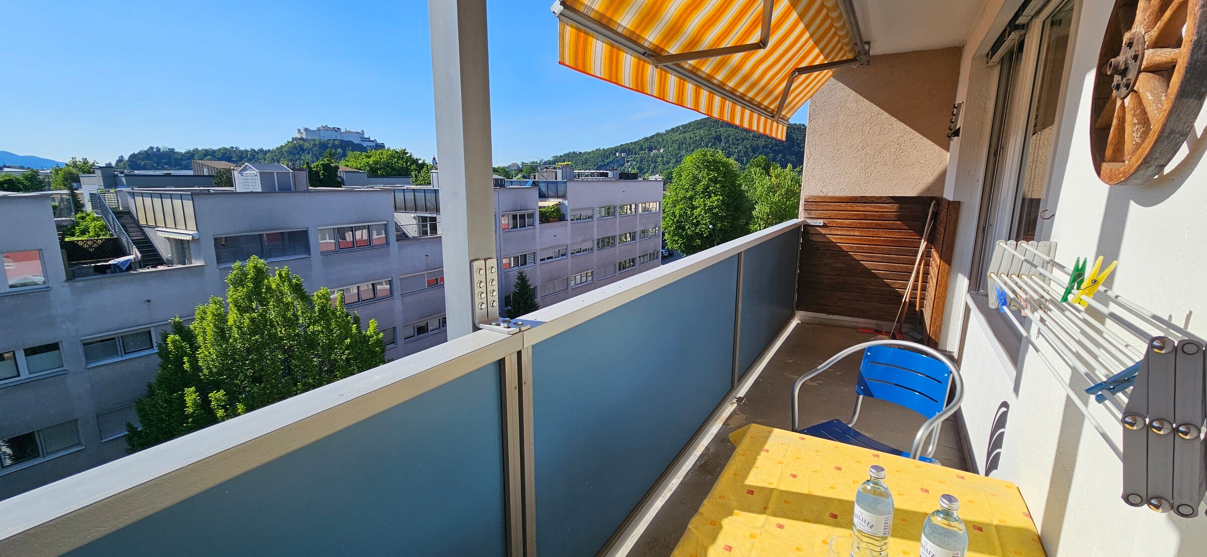 Balkon mit Blick auf die Festung Hohensalzburg