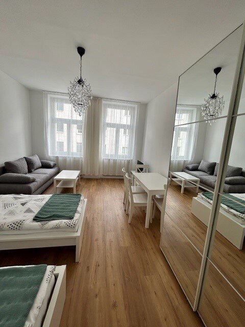 Wohn- und Schlafzimmer