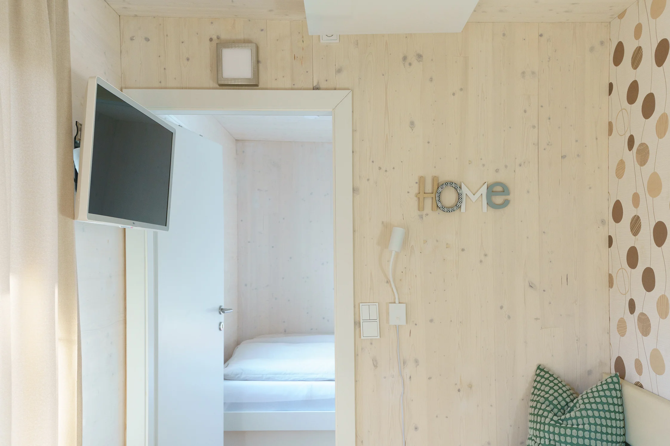 Blick ins Schlafzimmer 1 | © Martina Draper