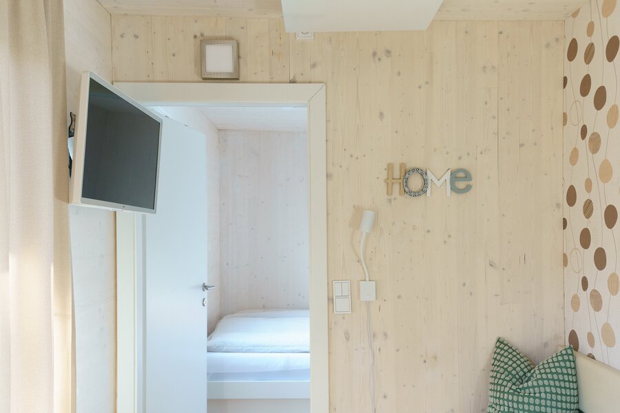 Blick ins Schlafzimmer 1 | © Martina Draper