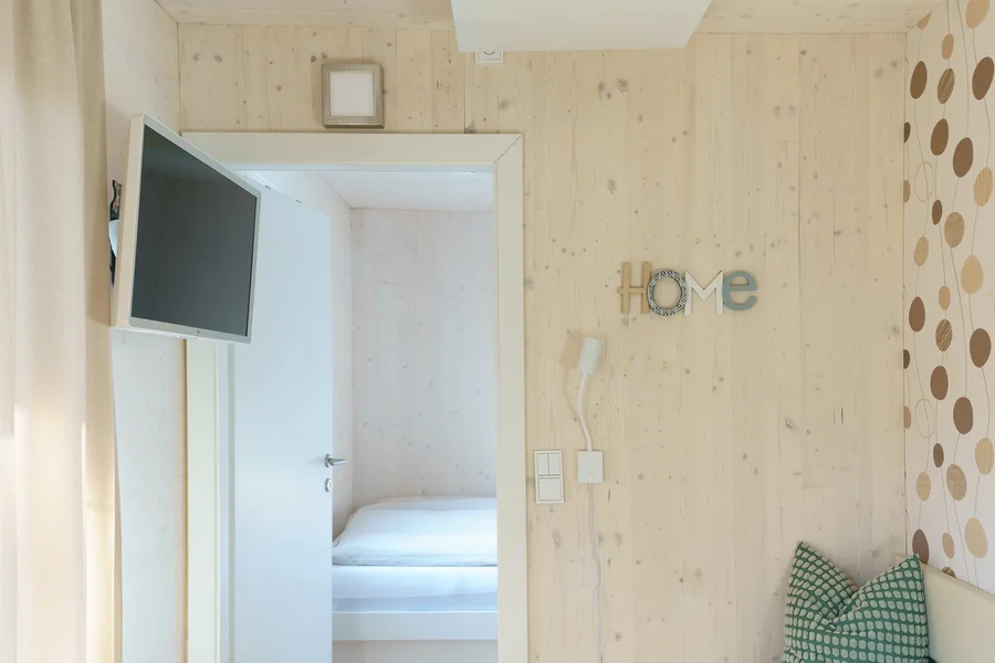 Blick ins Schlafzimmer 1 | © Martina Draper