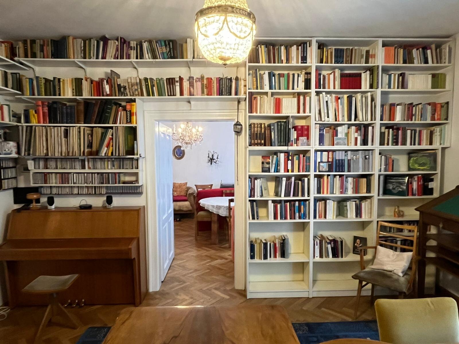 Arbeitszimmer Blick ins Wohnzimmer