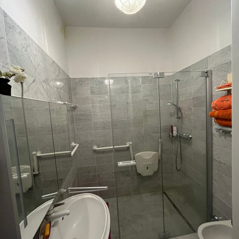 Badezimmerspiegelschrank