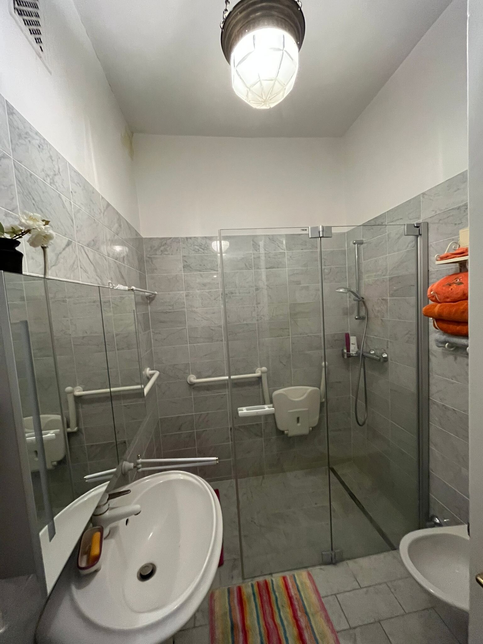 Badezimmerspiegelschrank