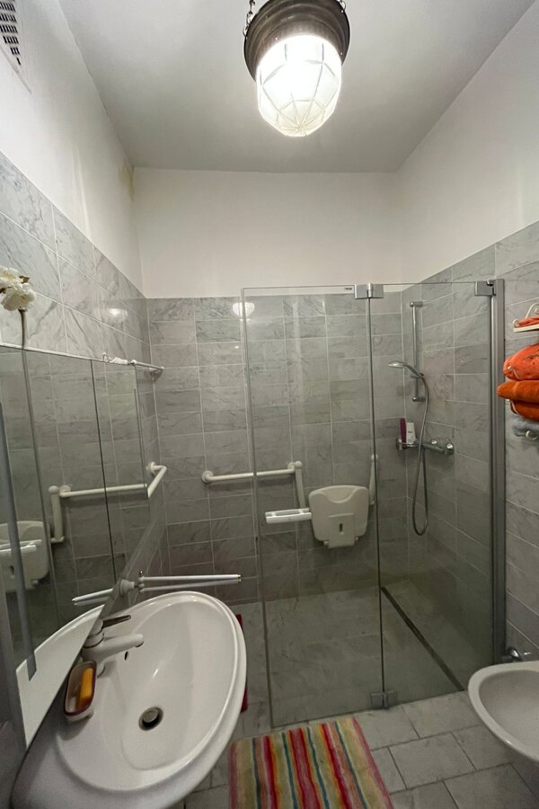 Badezimmerspiegelschrank