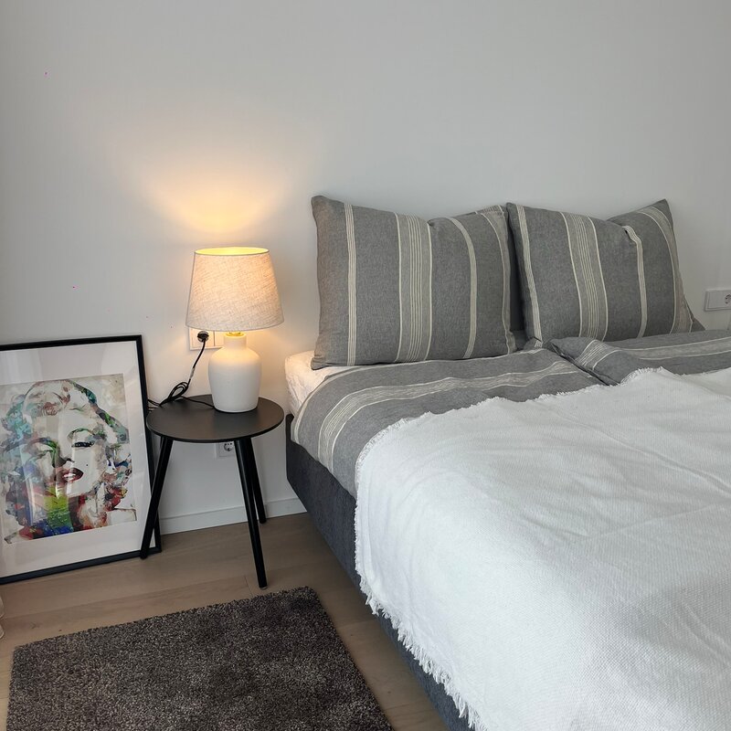 Bed room