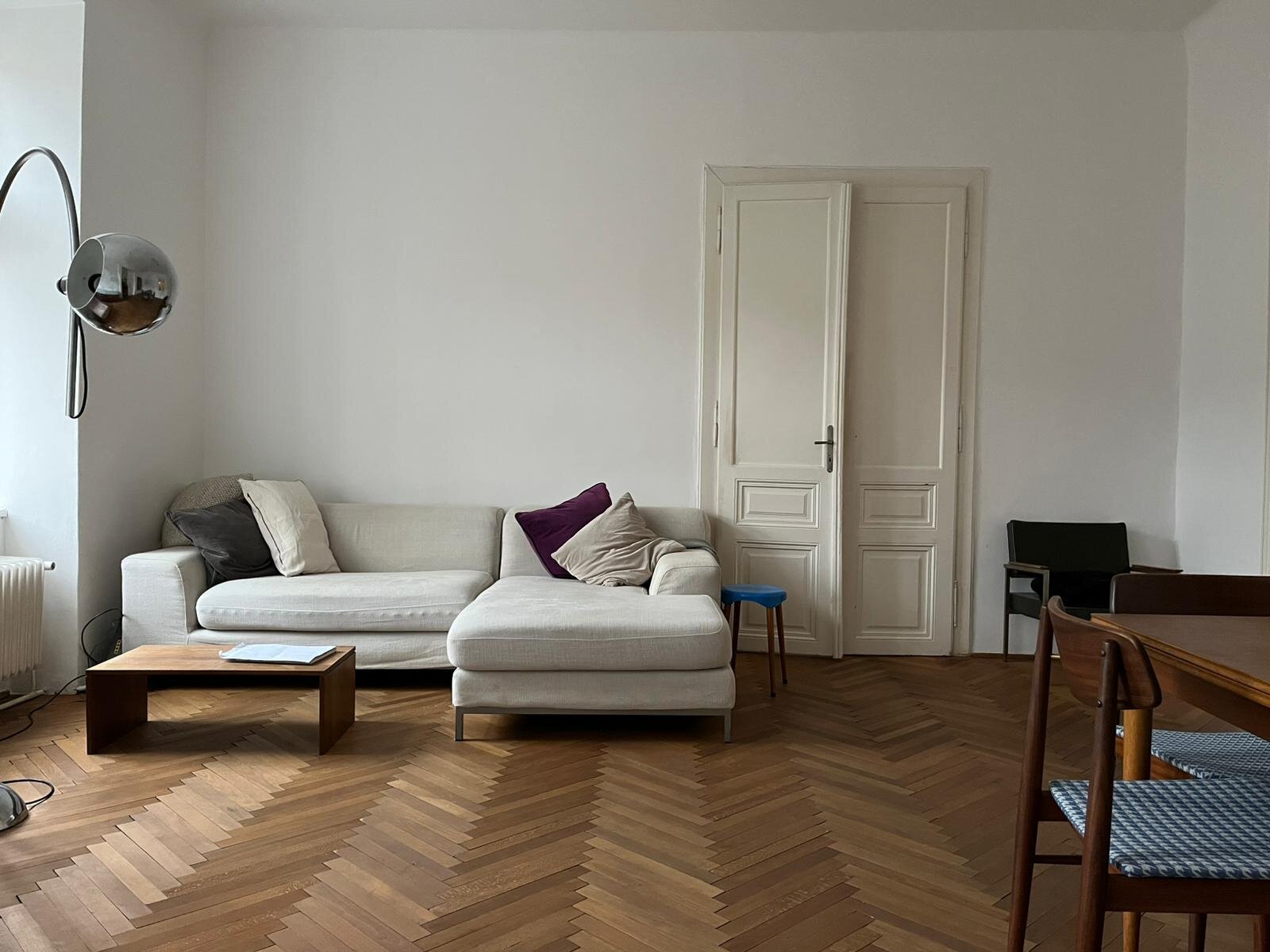 Sofa im Wohnzimmer  | © UM