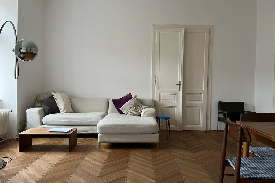 Sofa im Wohnzimmer  | © UM