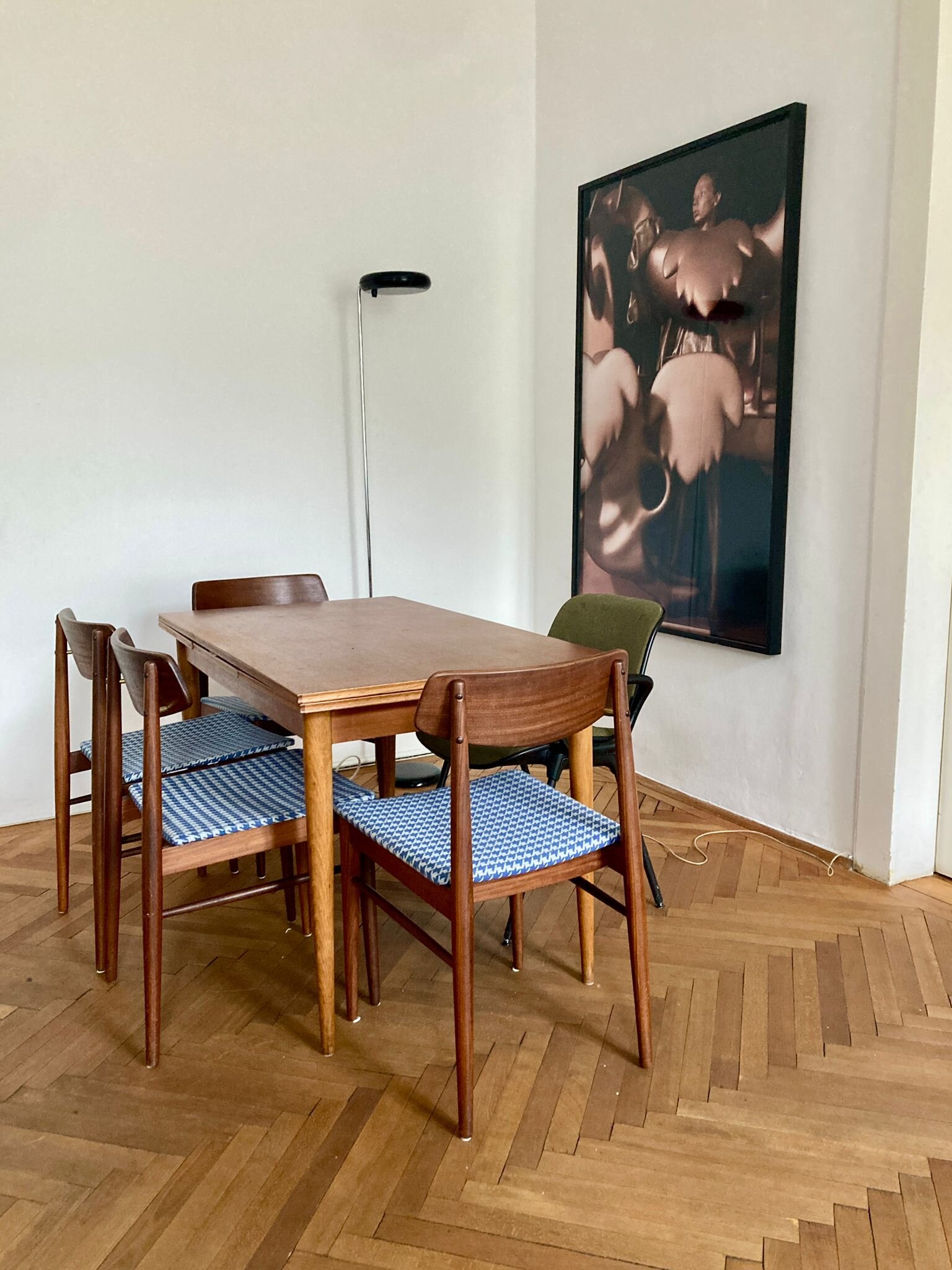 Esstisch im Wohnzimmer  | © UM