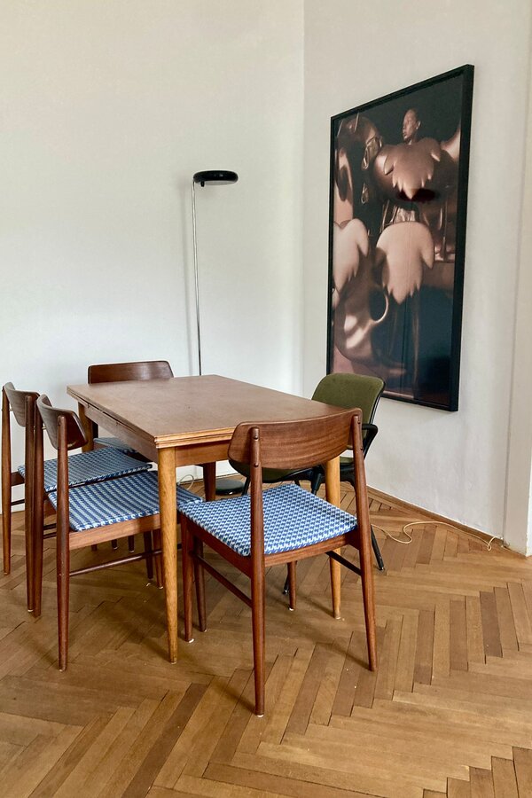 Esstisch im Wohnzimmer  | © UM