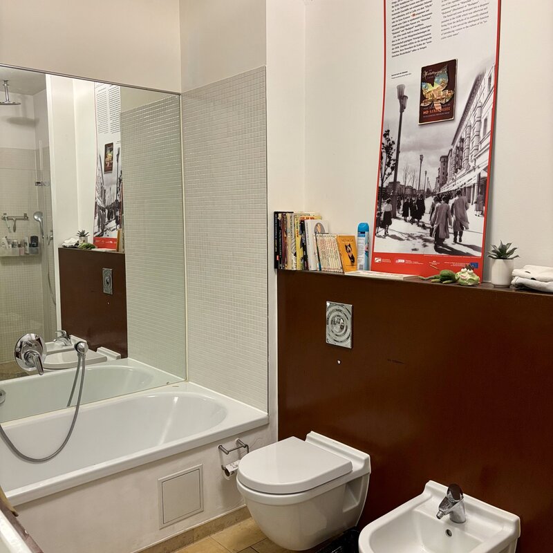 Bad mit Wanne, WC und Bidet