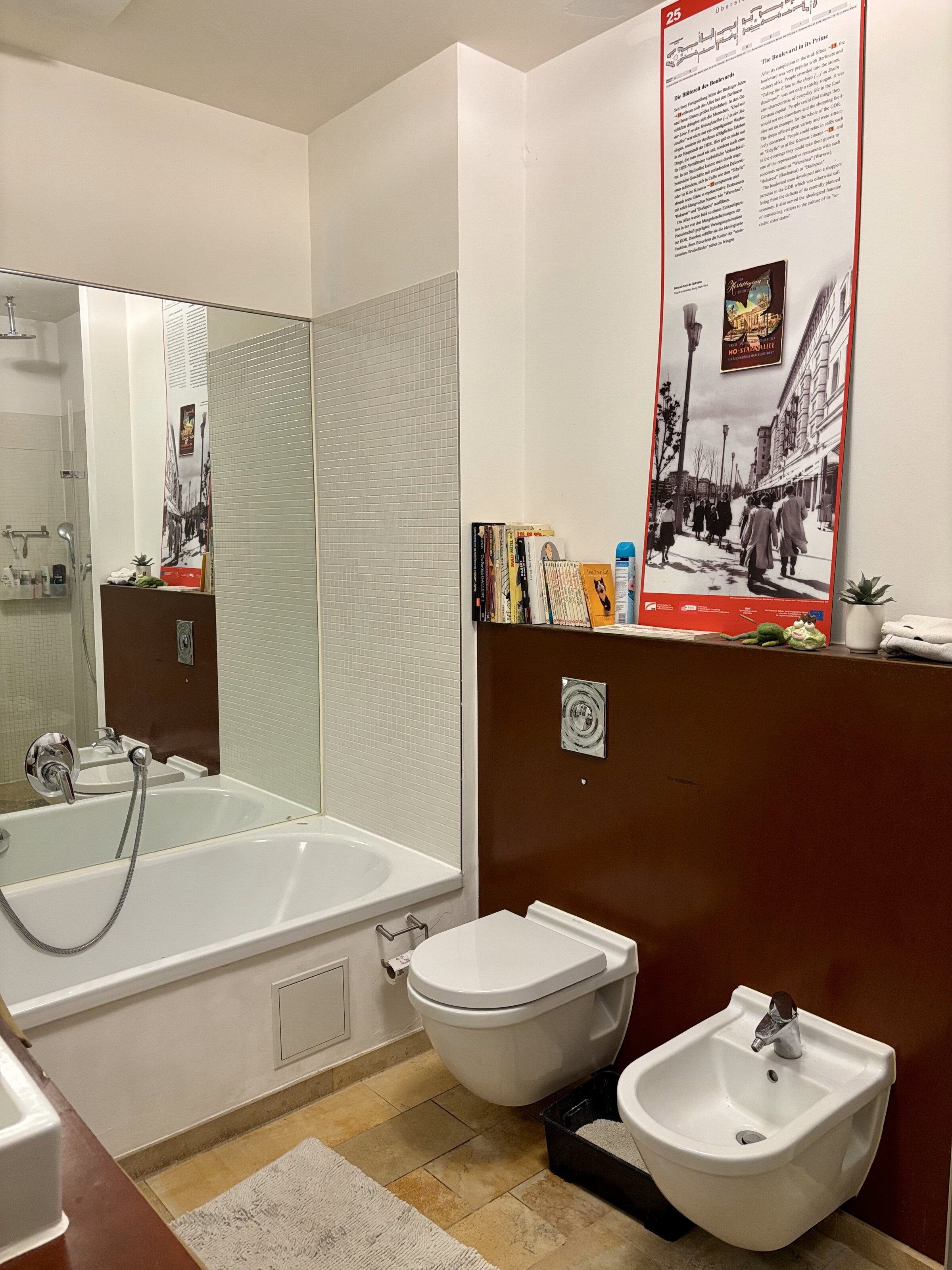 Bad mit Wanne, WC und Bidet