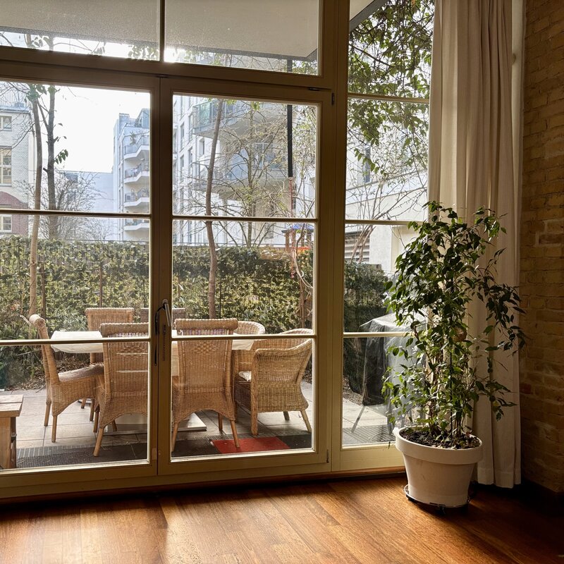 Blick aus dem Wohnbereich nach draußen