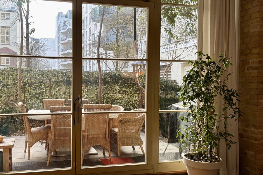 Blick aus dem Wohnbereich nach draußen