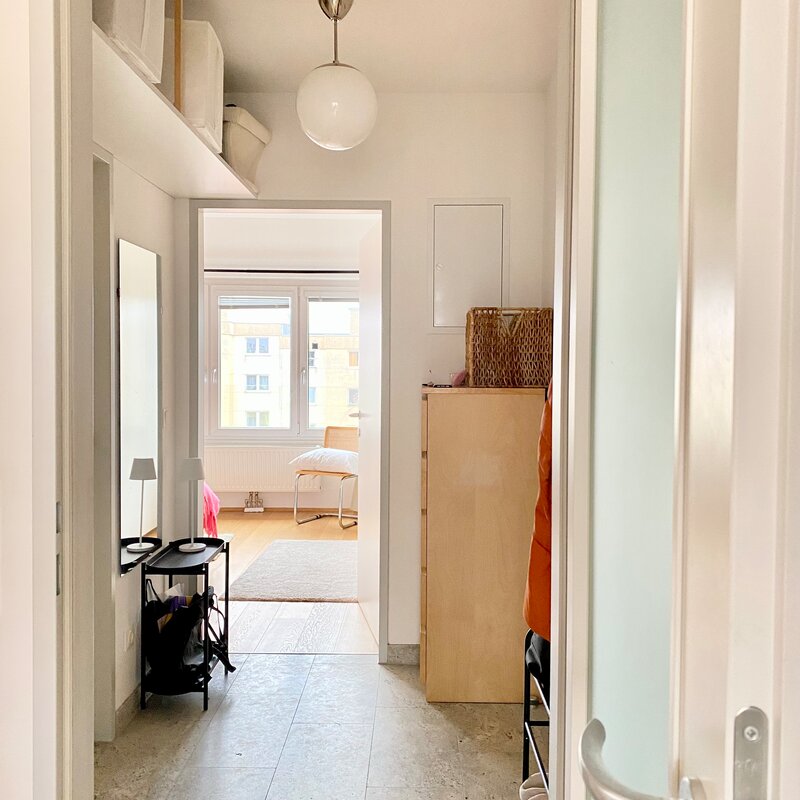 Blick von Küche in Flur und Schlafzimmer