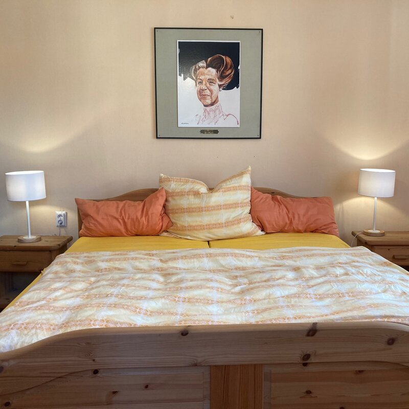 großes Doppelbett für eine erholsame Nacht
