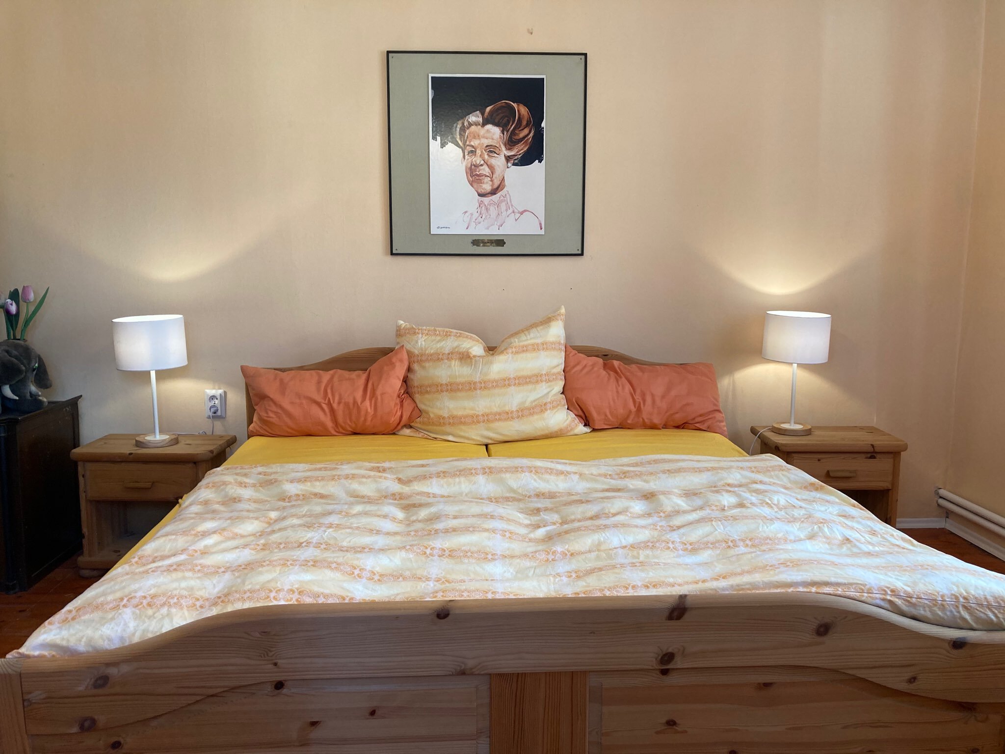 großes Doppelbett für eine erholsame Nacht