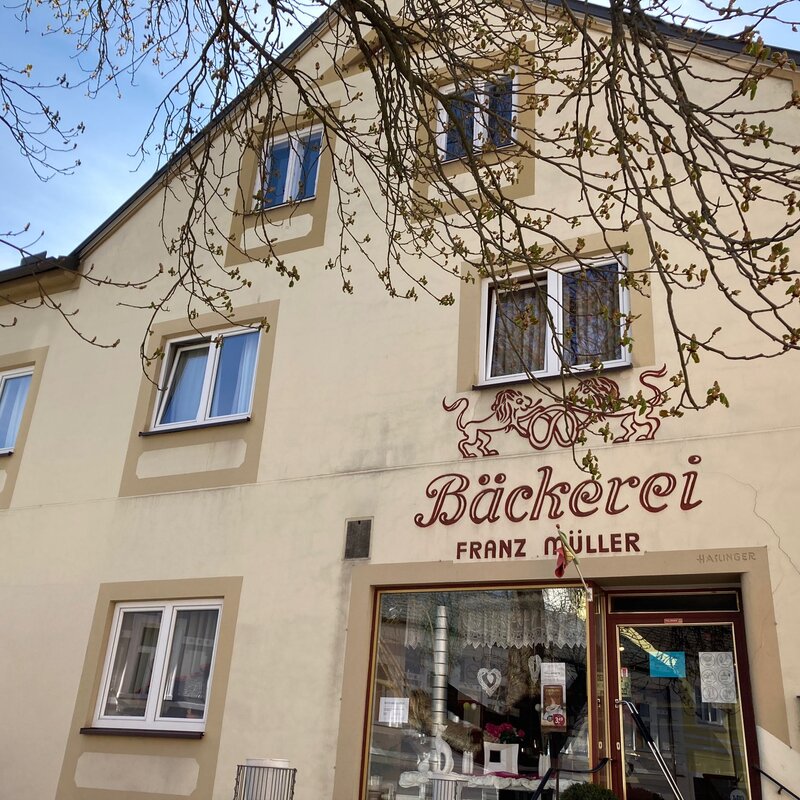 Coffeeshop in the basement; apartment on the 1st floor