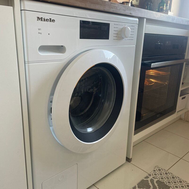 Neue Waschmaschine. Ist in der Küche