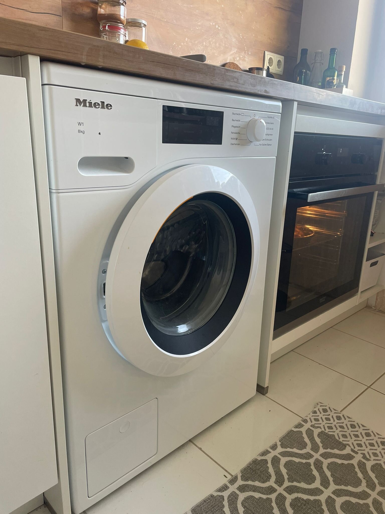 Neue Waschmaschine. Ist in der Küche