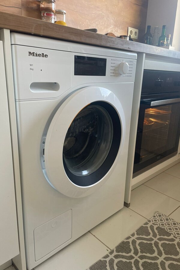 Neue Waschmaschine. Ist in der Küche