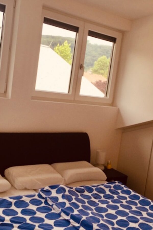 Schlafzimmer mit separatem Büro, Badezimmer und Sauna