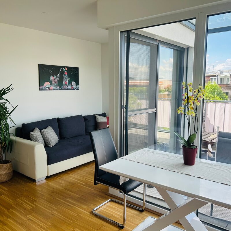 Heller Wohnbereich mit Balkon: 2-Zimmer Wohnung, Kurzzeitmiete & Wohnen auf Zeit für 1 bis 6 Monate in Salzburg