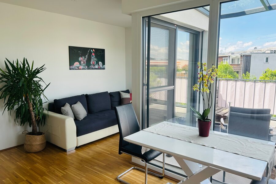 Heller Wohnbereich mit Balkon: 2-Zimmer Wohnung, Kurzzeitmiete & Wohnen auf Zeit für 1 bis 6 Monate in Salzburg