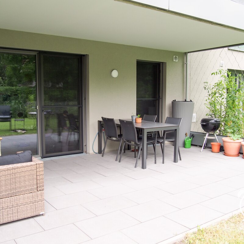 Einladende Terrasse im wunderschönen Stadtteil Aigen in Salzburg Stadt zur KURZZEiTmiete