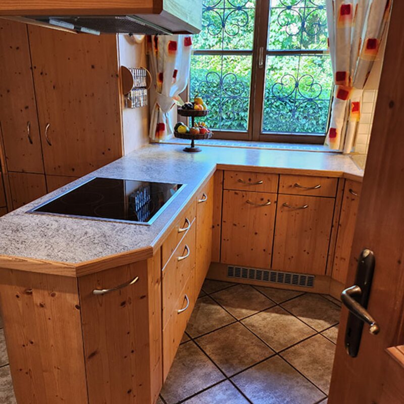 Kitchen with few in the garden | © villamarwa