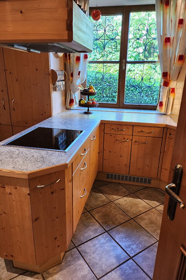 Kitchen with few in the garden | © villamarwa