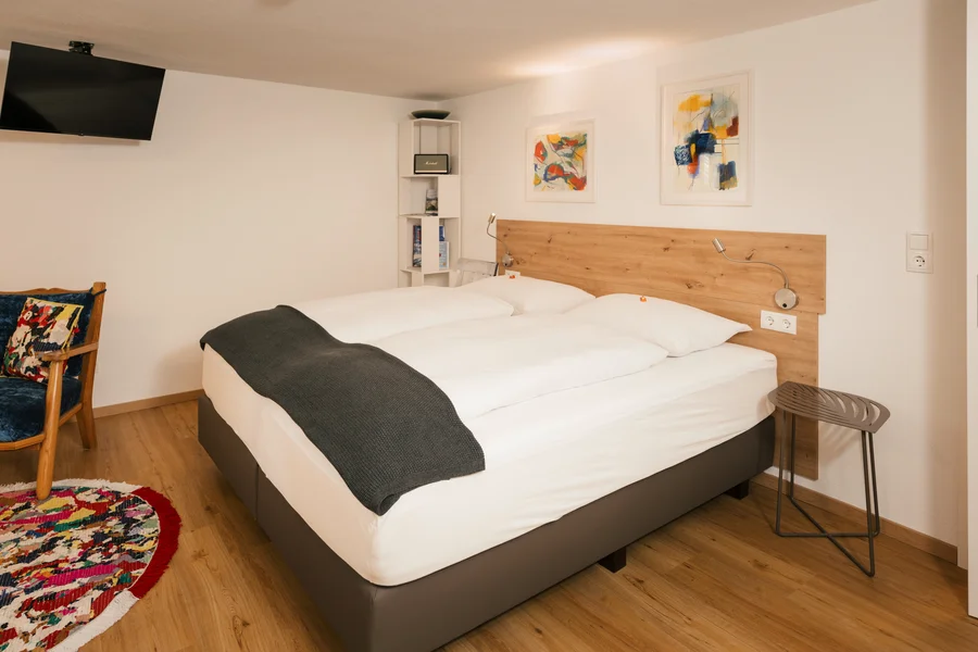 sleeping area and tv | © villamarwa