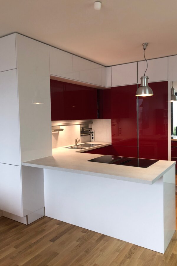 Moderne Designküche in 2-Zimmer Wohnung – Kurzzeitmiete & Wohnen auf Zeit für 1 bis 6 Monate in Berlin