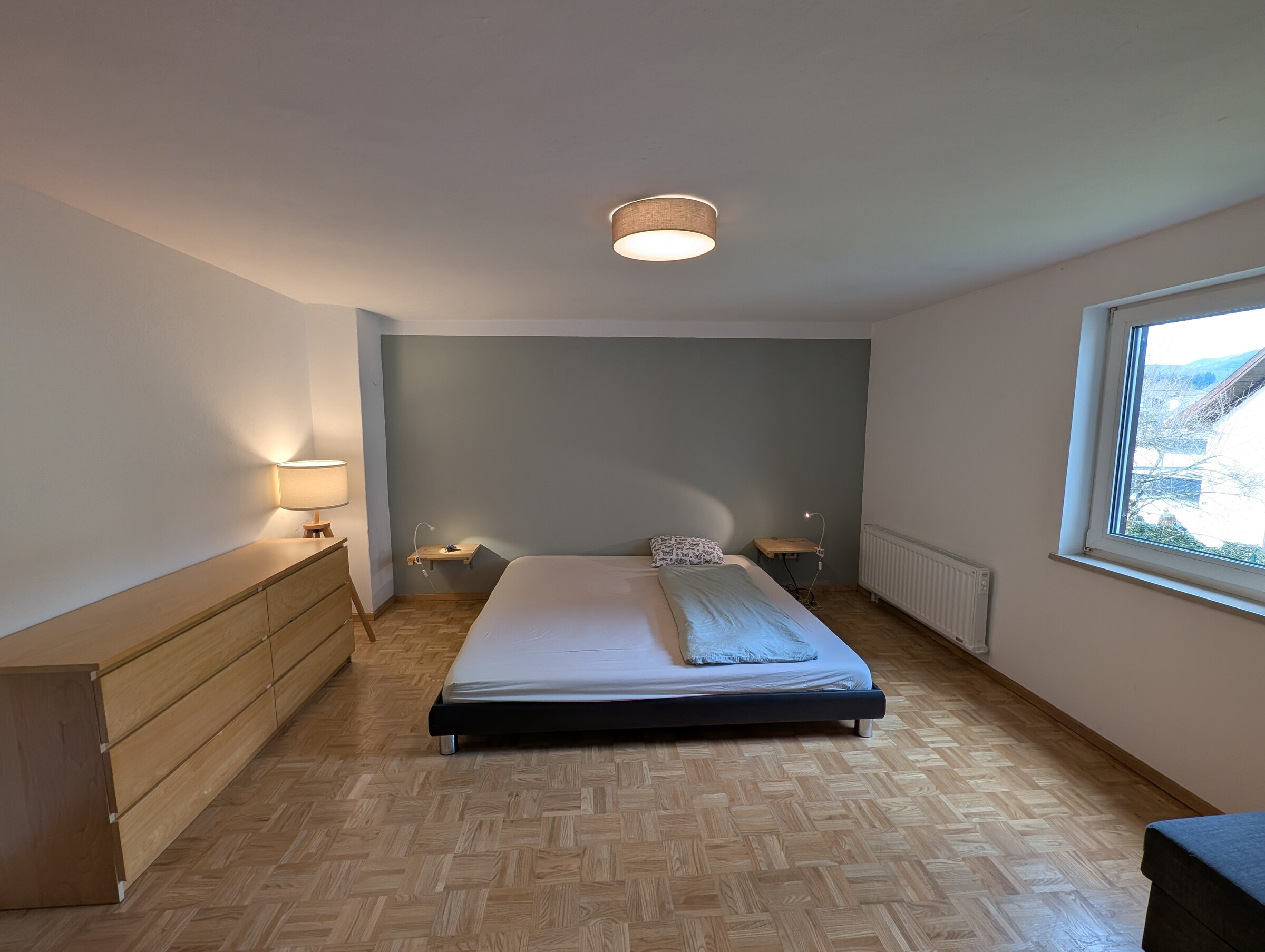 Schlafzimmer mit Gartenblick