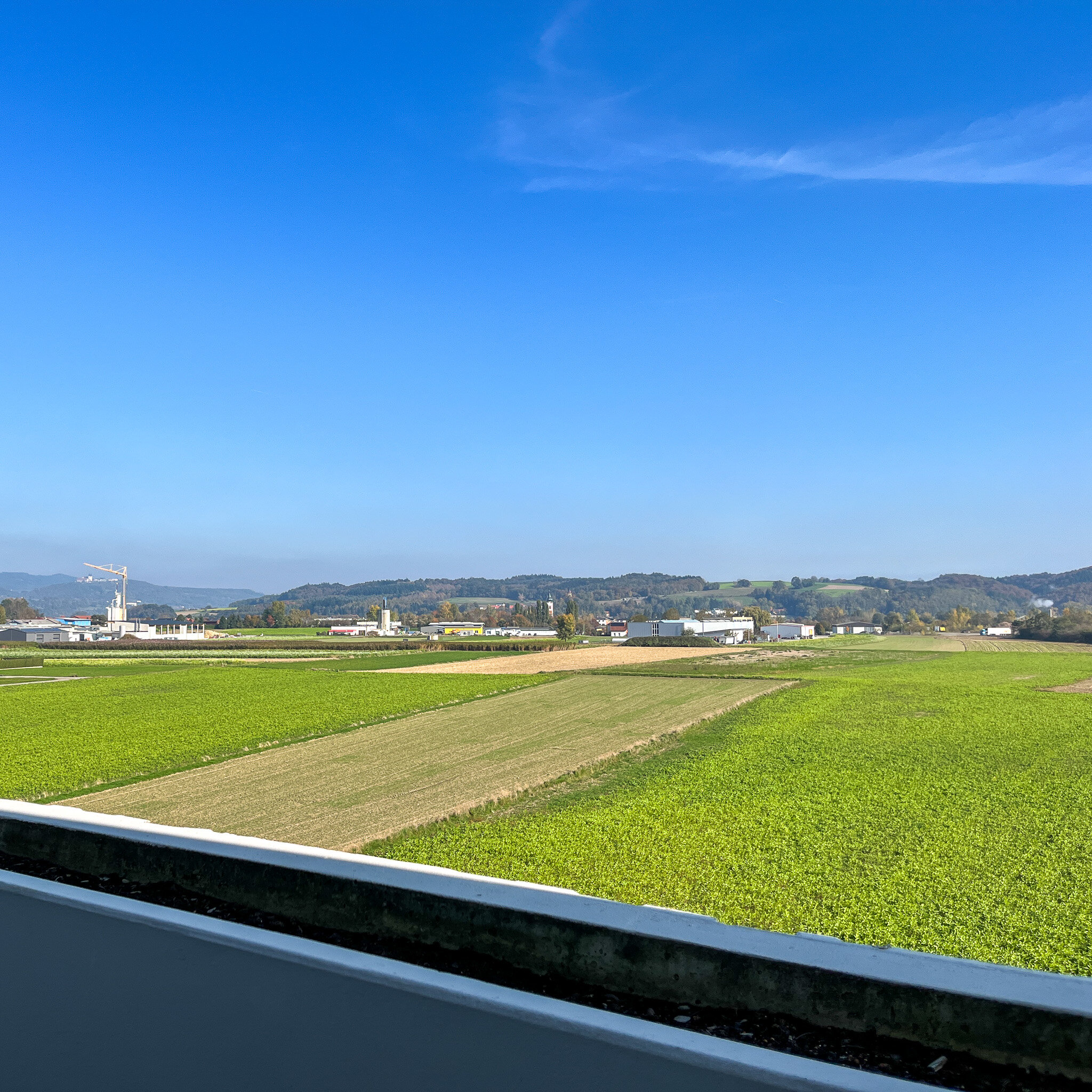 Felder und Wiesen entspannen den Weitblick | © Gerald Scharf